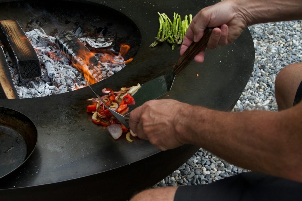 Cuisson au brasero vs barbecue lors d'un événement en Provence